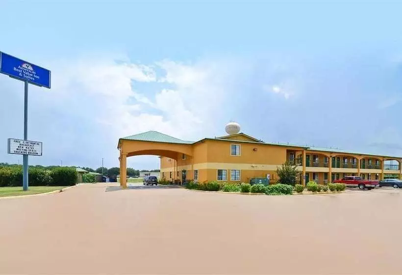 Hotelli Pine Point Inn & Suites