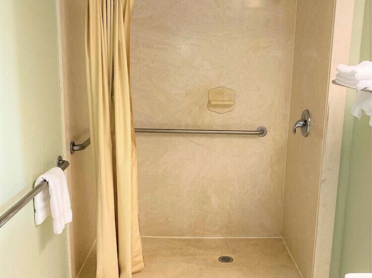 호텔 Pine Point Inn & Suites