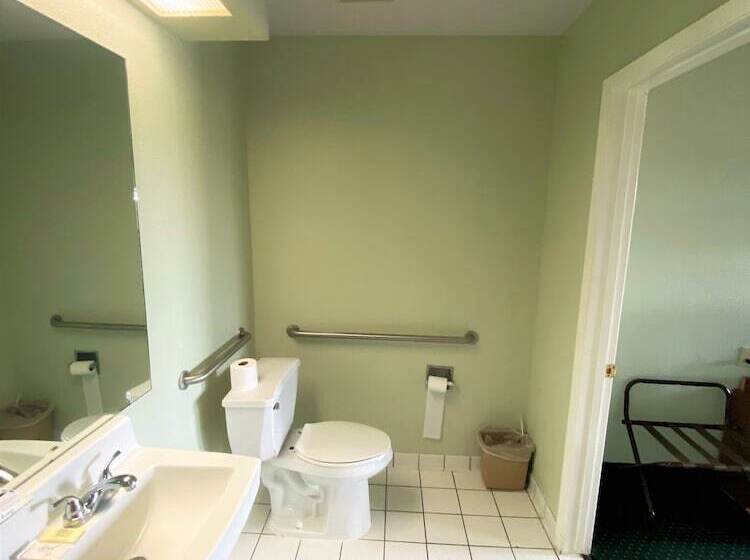 호텔 Pine Point Inn & Suites