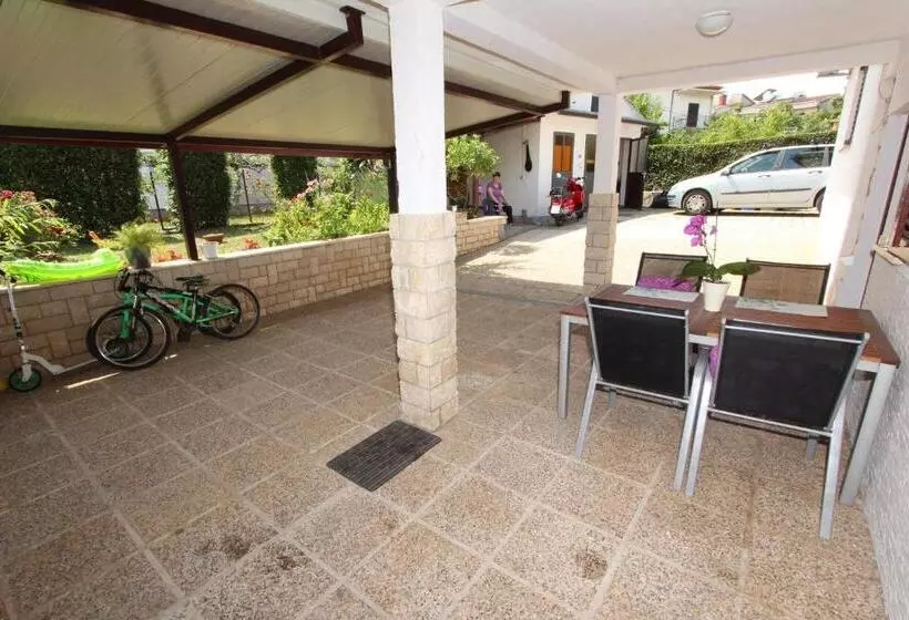 ペンション Apartments And Room Silvana