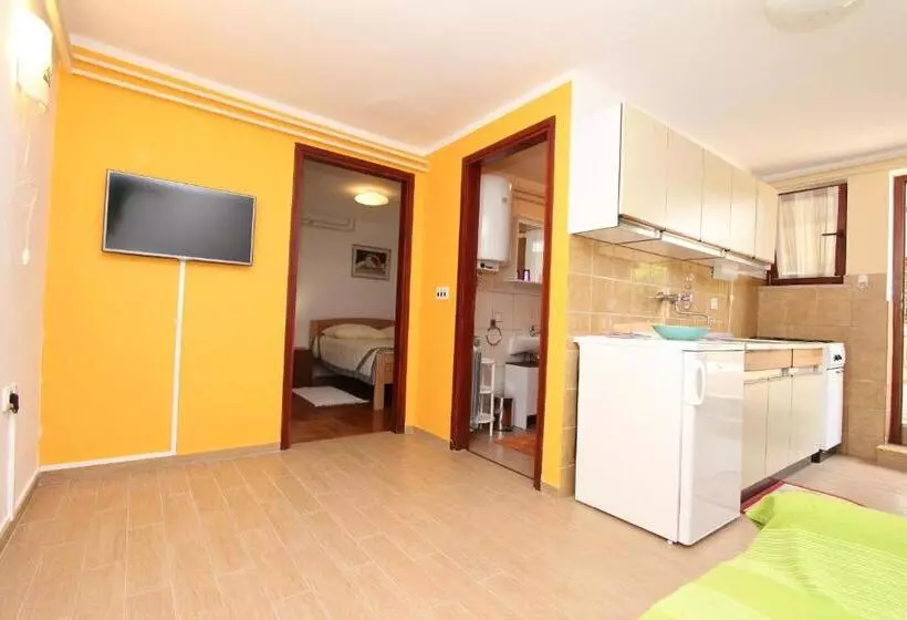 ペンション Apartments And Room Silvana