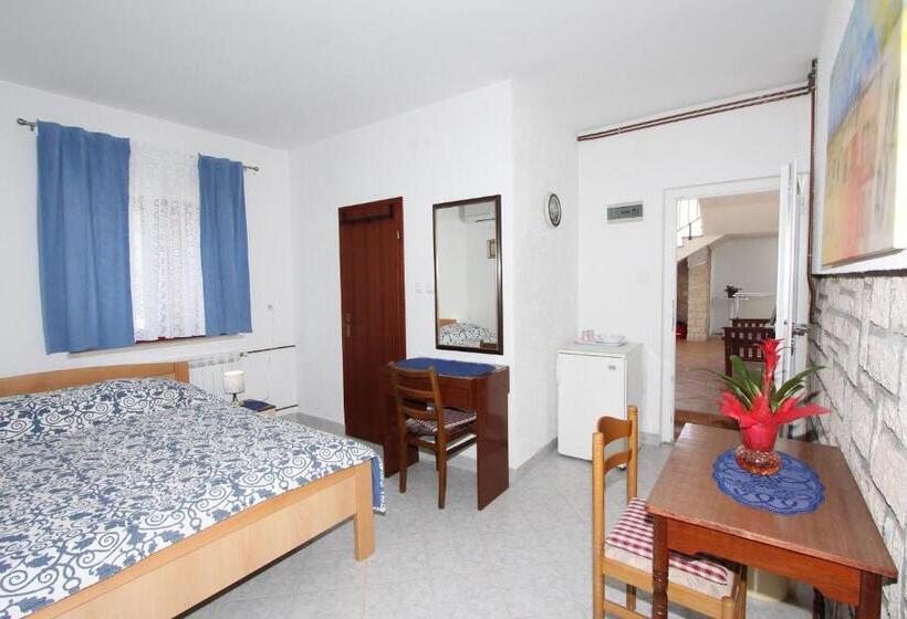 פנסיון Apartments And Room Silvana