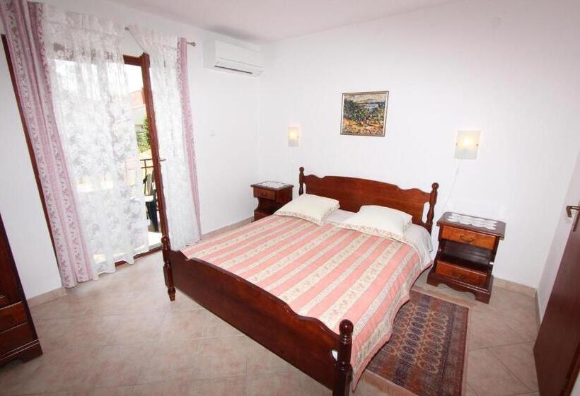 פנסיון Apartments And Room Silvana
