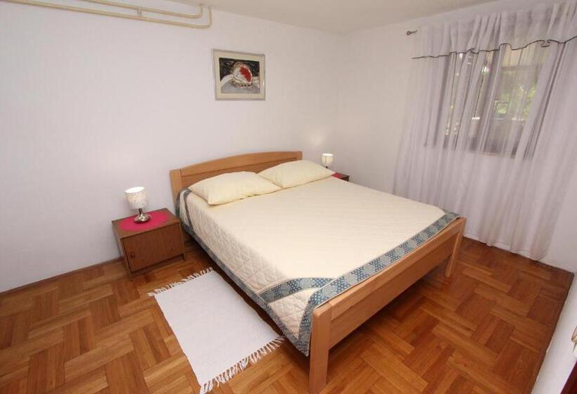 פנסיון Apartments And Room Silvana