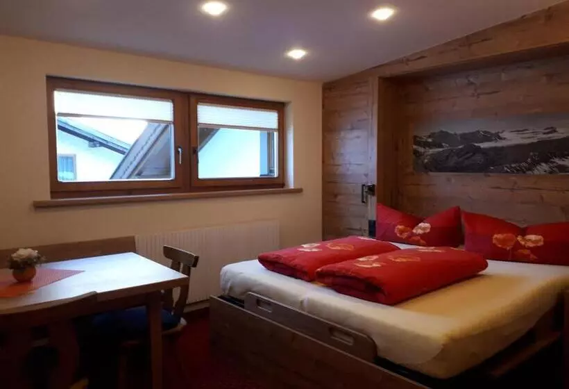 ペンション Haus Gfall