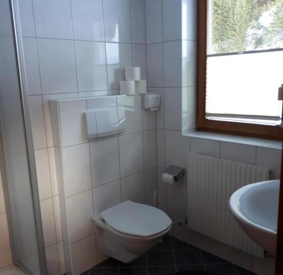 ペンション Haus Gfall