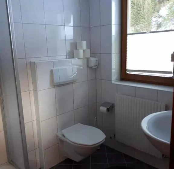 ペンション Haus Gfall