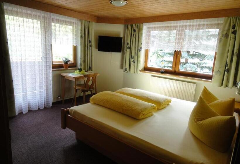 ペンション Haus Gfall