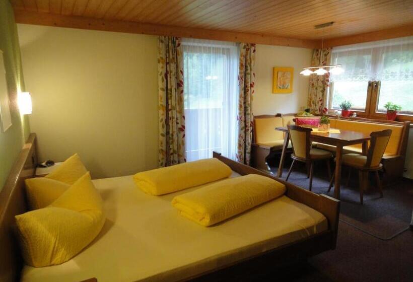 ペンション Haus Gfall