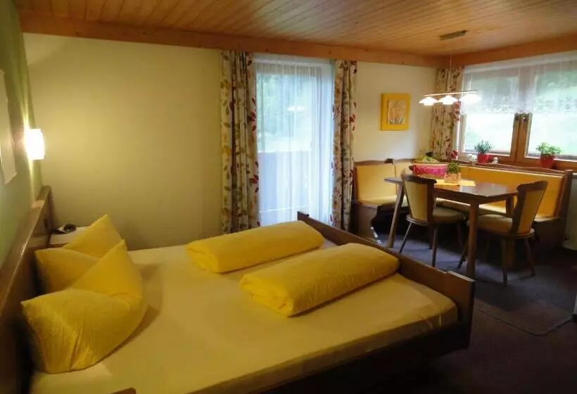 ペンション Haus Gfall