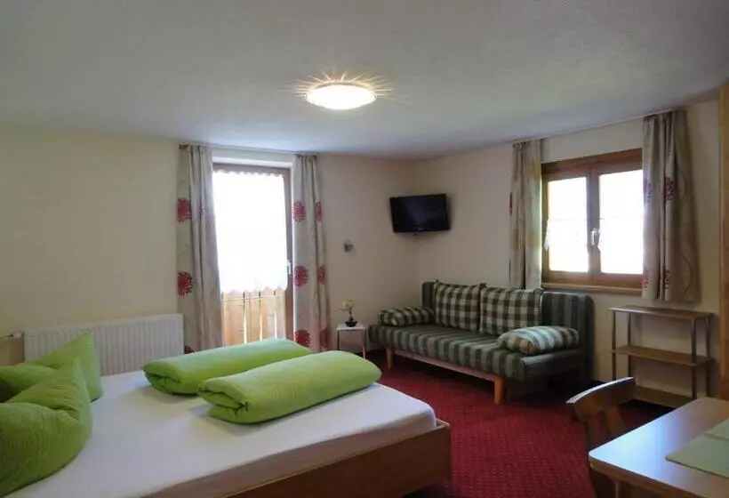 ペンション Haus Gfall