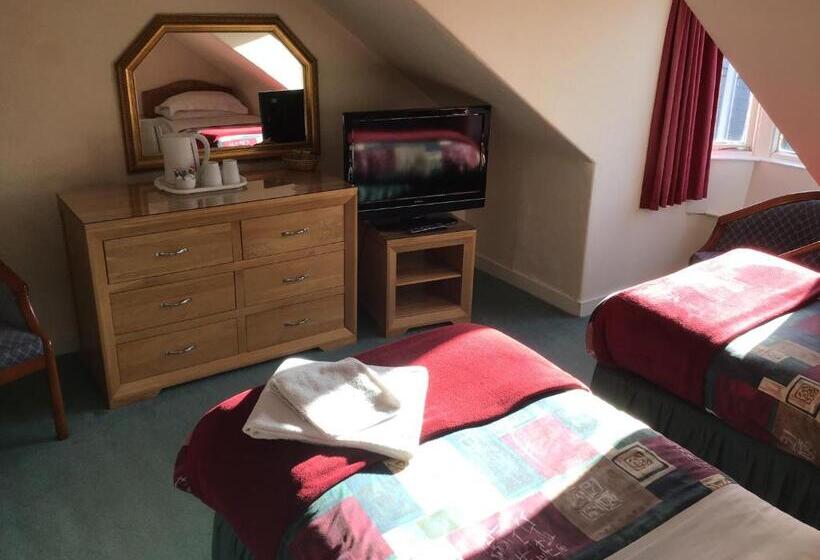 بنسيون The Royal Crown Guest House