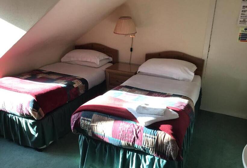 بنسيون The Royal Crown Guest House