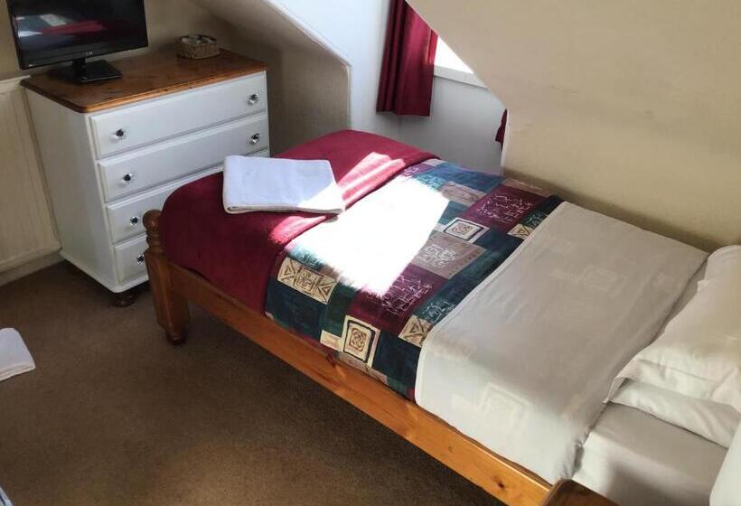 بنسيون The Royal Crown Guest House