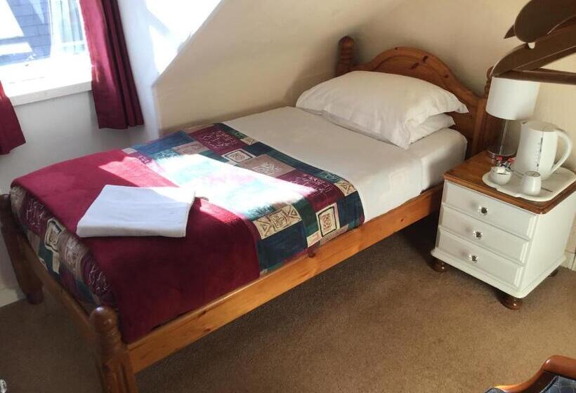 بنسيون The Royal Crown Guest House