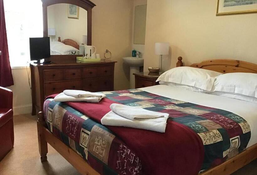 بنسيون The Royal Crown Guest House