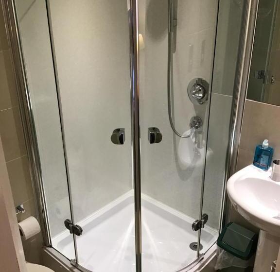 بنسيون The Royal Crown Guest House