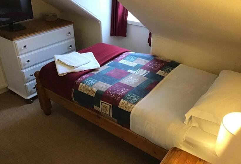 بنسيون The Royal Crown Guest House