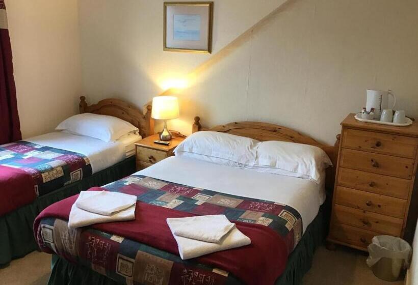 بنسيون The Royal Crown Guest House