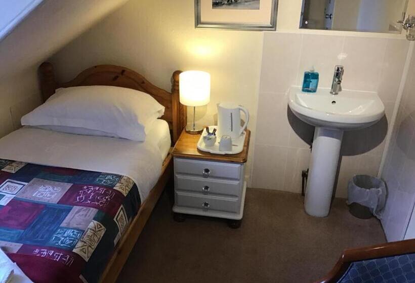 بنسيون The Royal Crown Guest House