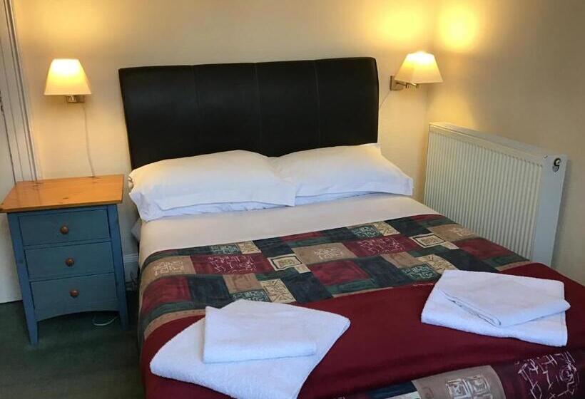 بنسيون The Royal Crown Guest House