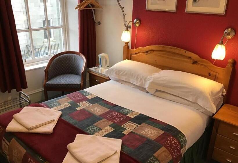 بنسيون The Royal Crown Guest House