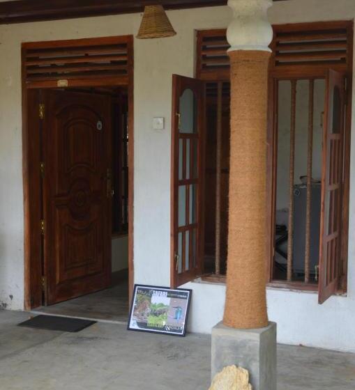 Pensió Yaye Guest House