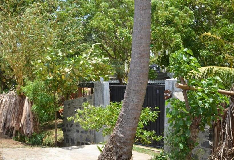 Pensió Yaye Guest House