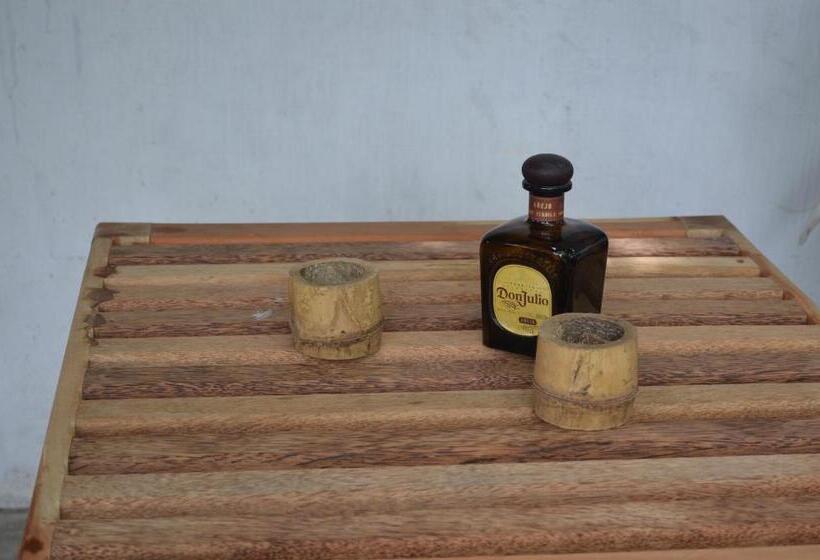 Pensió Yaye Guest House