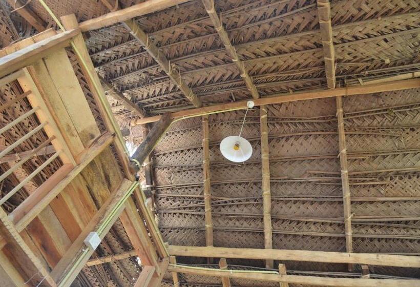 Pensió Yaye Guest House