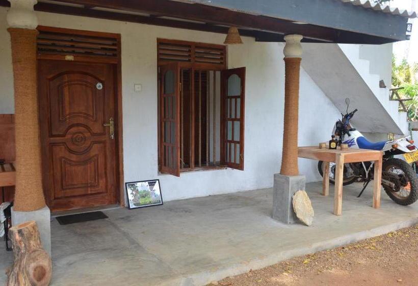 Pensió Yaye Guest House