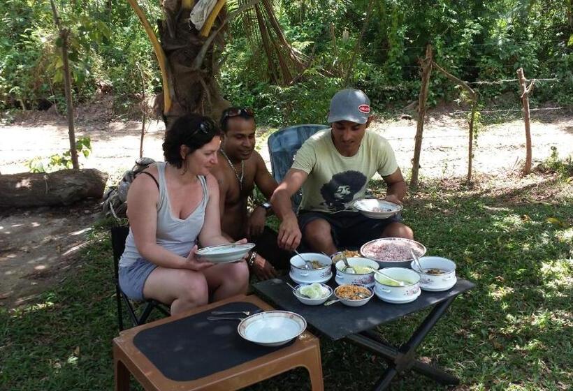 Pensió Yaye Guest House