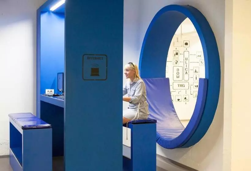 Youth Hostel Proteus Postojna