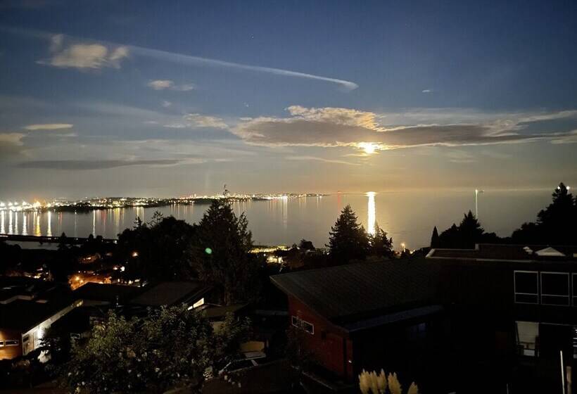 ホテル Hov B&b House  Hospitality Ocean View Victoria