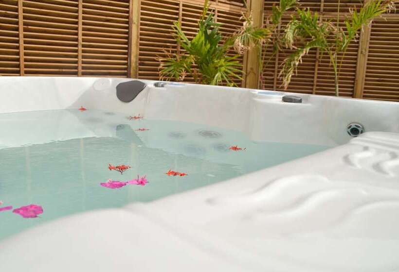 هتل Tante Arlette