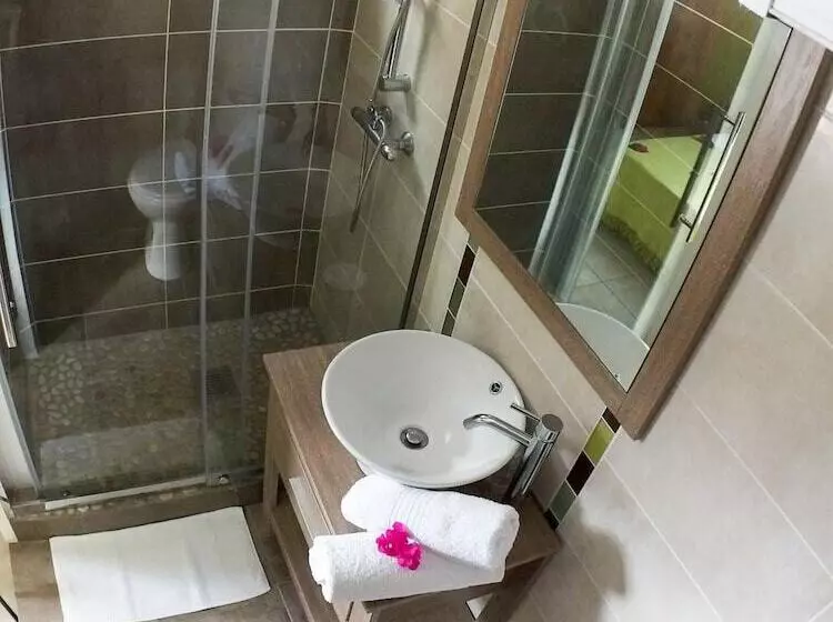 هتل Tante Arlette