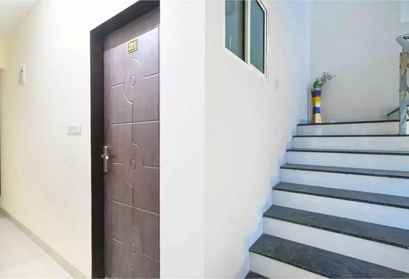 هتل Fabexpress Golden Villa