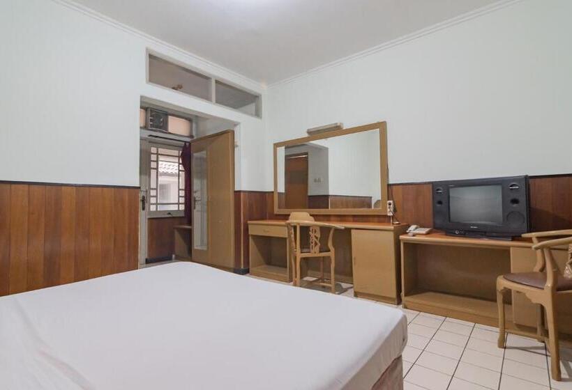 בית מלון כפרי Koolkost Near Bandung Station