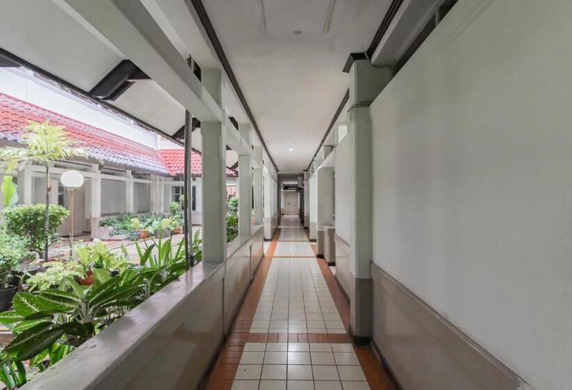 בית מלון כפרי Koolkost Near Bandung Station