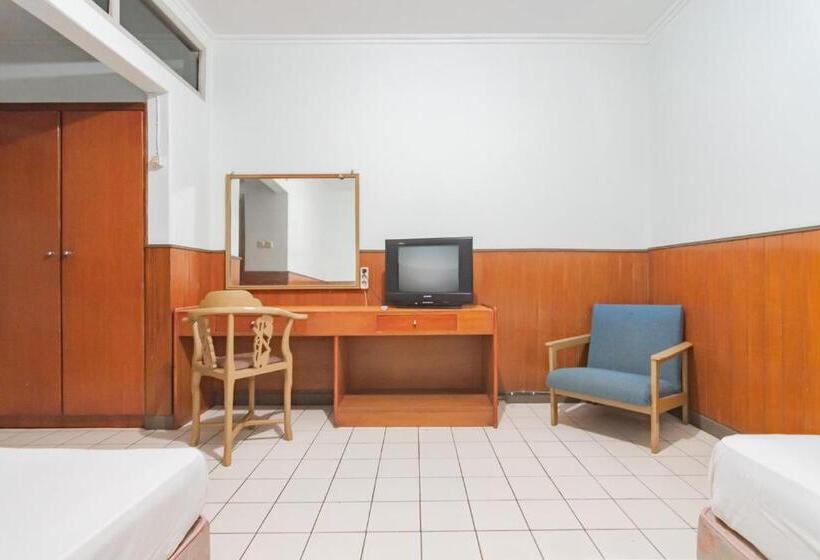 בית מלון כפרי Koolkost Near Bandung Station