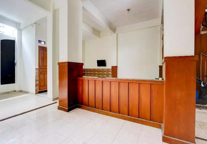 ホテル Koolkost Syariah Near Taman Sriwedari Laweyan