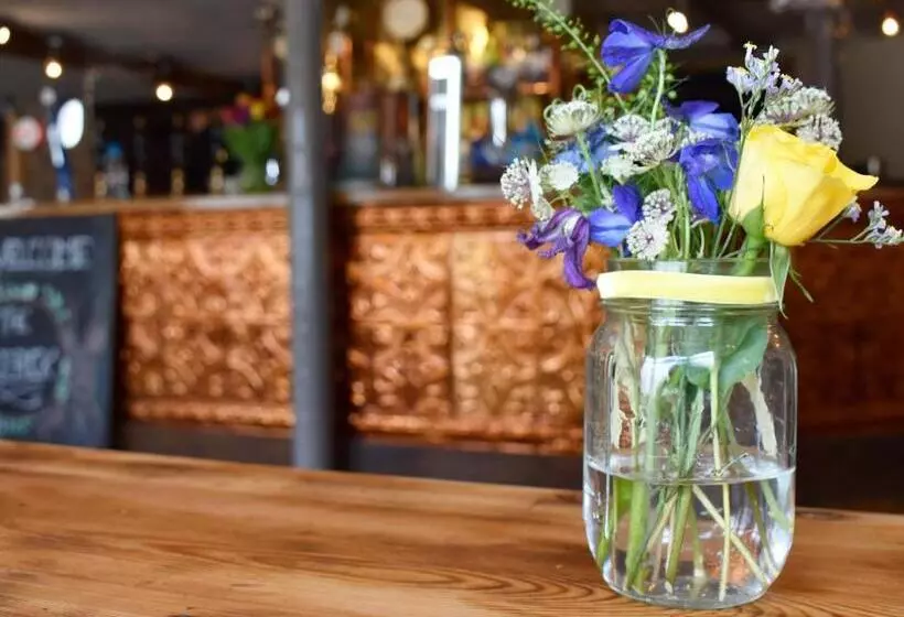 ホテル The Roebuck Inn