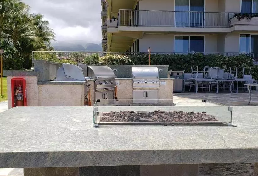 Maui Westside Presents  The Whaler 319