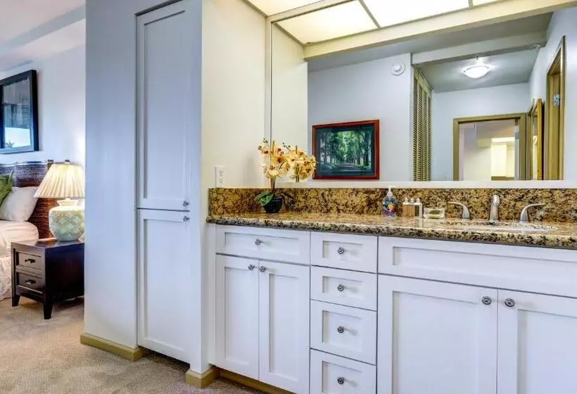 Maui Westside Presents  The Whaler 319