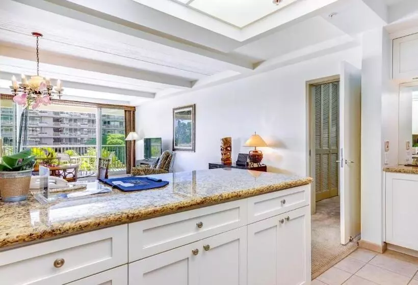 Maui Westside Presents  The Whaler 319