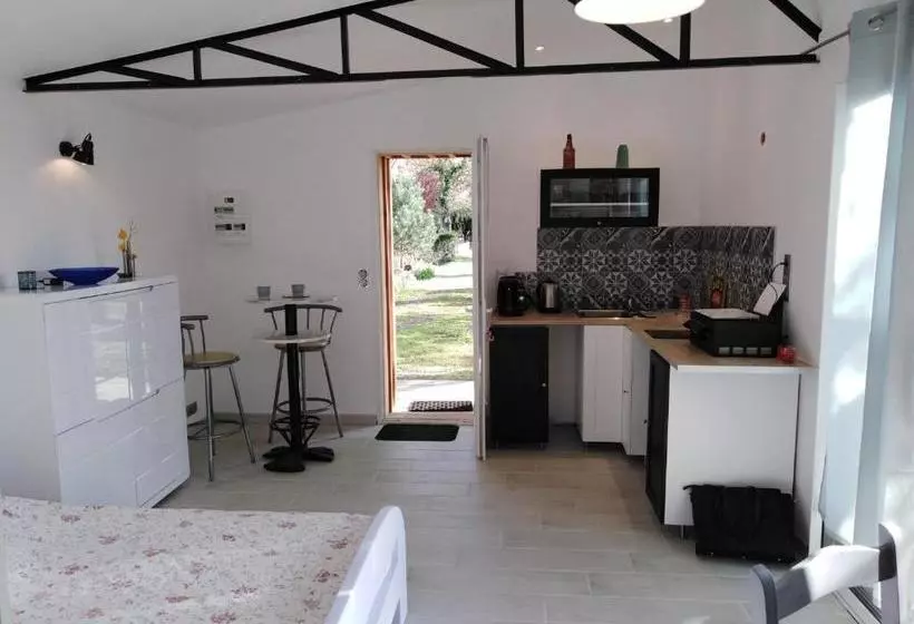 تختخواب و صبحانه Le Chalet Du Bord De L'eau