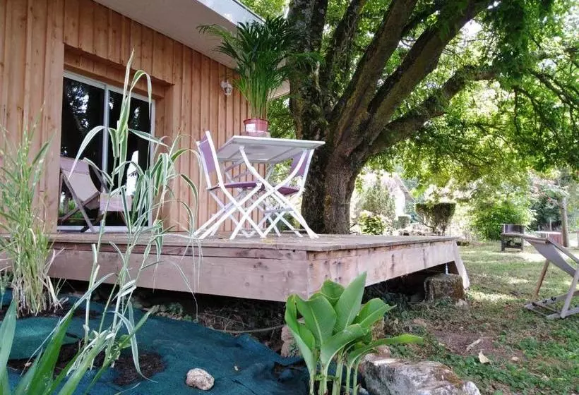 تختخواب و صبحانه Le Chalet Du Bord De L'eau
