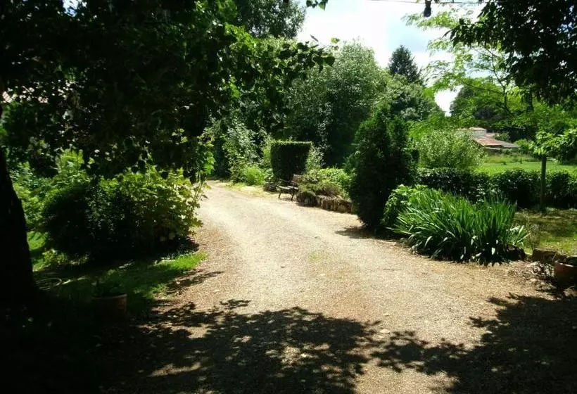 تختخواب و صبحانه Le Chalet Du Bord De L'eau