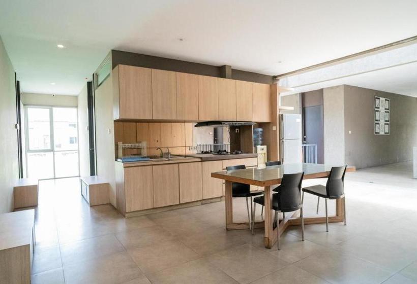 בית מלון כפרי 3j Home Lippo Karawaci