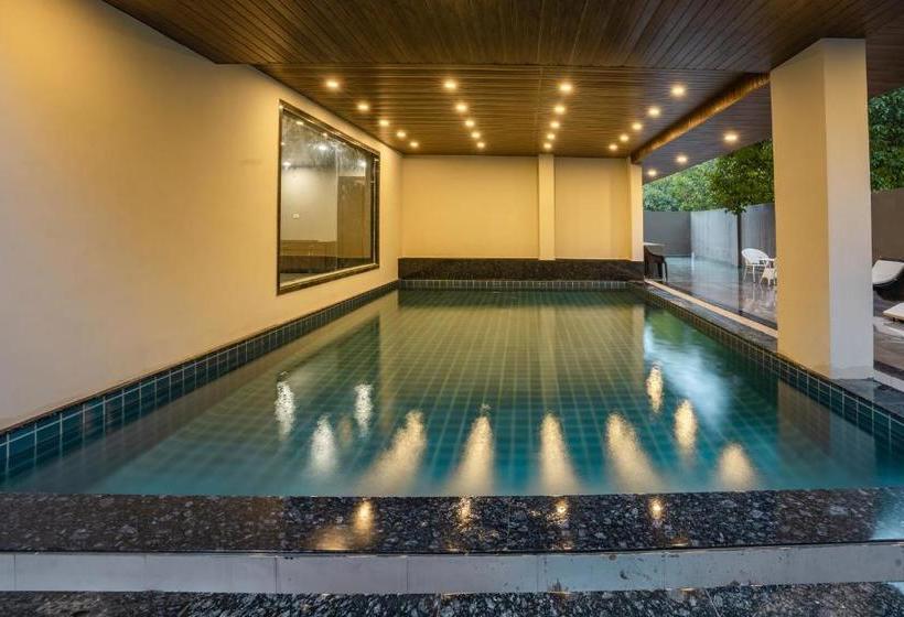 Hotel Lalit International   A Boutique